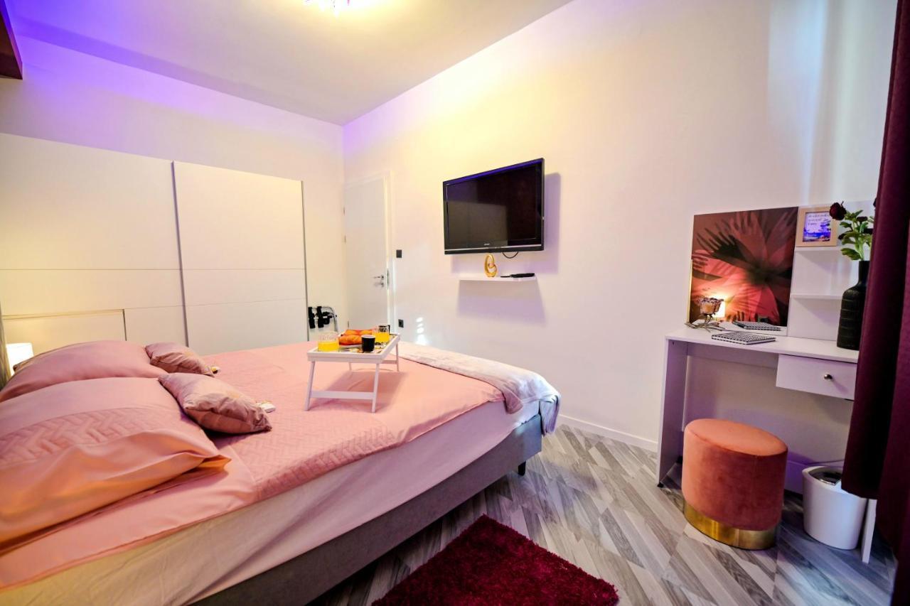 Luxury Apartment Laura 扎达尔 外观 照片