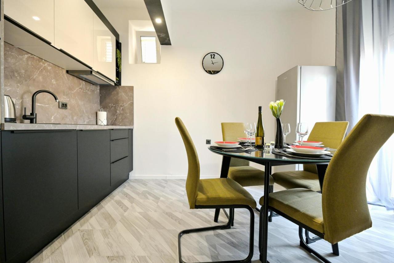 Luxury Apartment Laura 扎达尔 外观 照片