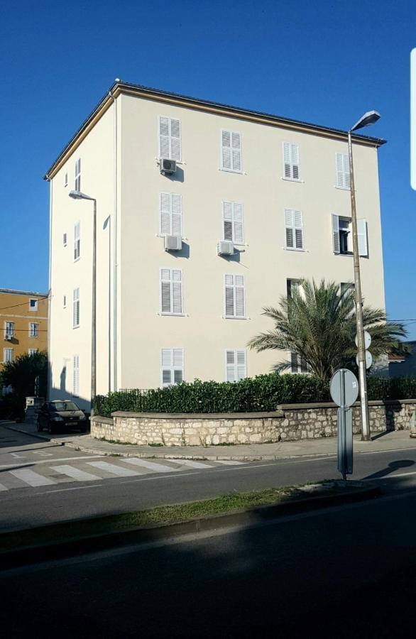 Luxury Apartment Laura 扎达尔 外观 照片